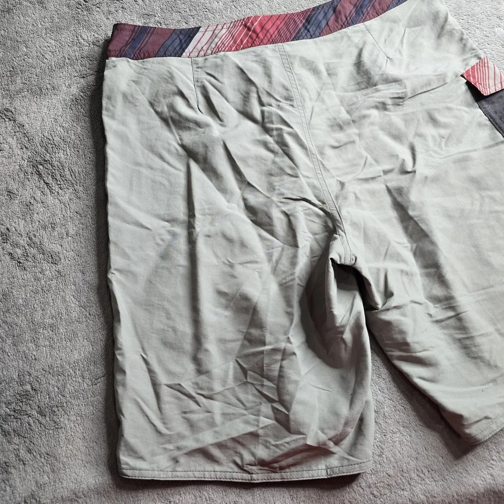 Patagonia Shorts M's Patch Pocket Wavefarer Boardshorts Mens 32 Gray 9.5